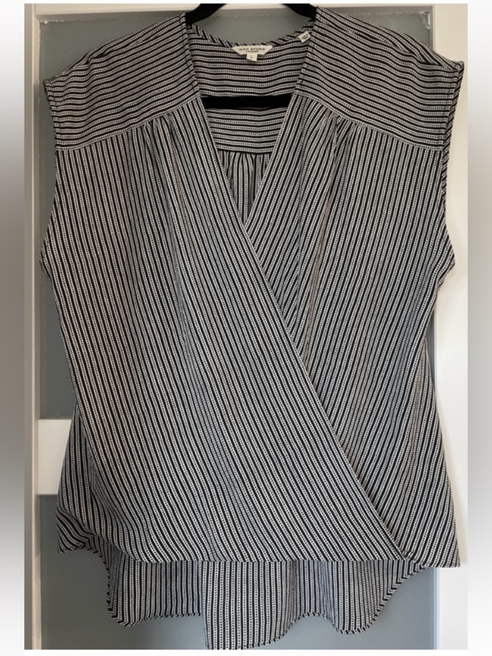 Max Studio Black and White Top